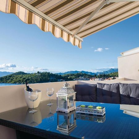 Awesome Apartment In Blace With House Sea View エクステリア 写真